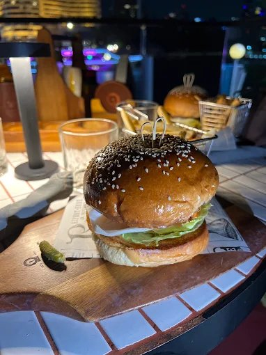 Ale House Riverside Bar Bangkok | Craft Beer & Cocktails at Millennium Hilton photo 4