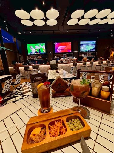 Ale House Riverside Bar Bangkok | Craft Beer & Cocktails at Millennium Hilton photo 8
