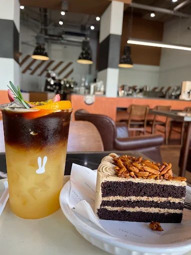 CASA LAPIN x Sukhumvit 20 Bangkok | Specialty Coffee Cafe in Khlong Toei photo 3