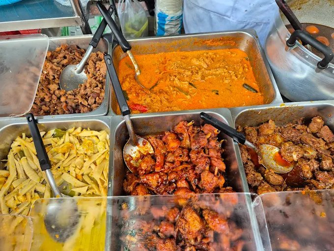 Khao Gaeng Jek Pui Bangkok | Legendary Chinatown Curry Rice on Mangkon Road photo 6