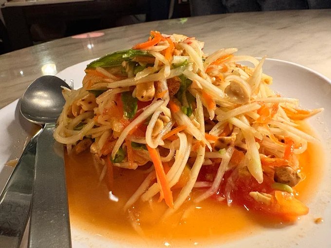 Naj's Bowl & Cafe Convent Road Bangkok | Thai Dining near BNH Hospital photo 3