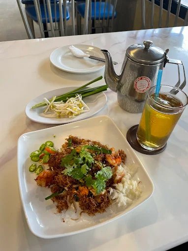 Tek Heng Bangkok | Historic Mee Krob Jeen Lee Restaurant in Talat Phlu photo 5