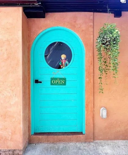 The Little Prince Café Bangkok | Art Gallery Café & Homemade Desserts in Sathon