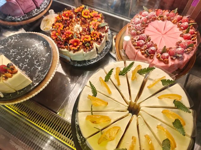Wallflowers Cafe Bangkok | Floral Vintage Cafe & Rooftop Bar on Soi Nana photo 2