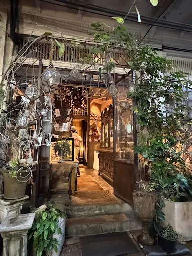 Wallflowers Cafe Bangkok | Floral Vintage Cafe & Rooftop Bar on Soi Nana photo 4