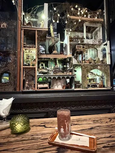 Wallflowers Cafe Bangkok | Floral Vintage Cafe & Rooftop Bar on Soi Nana photo 7