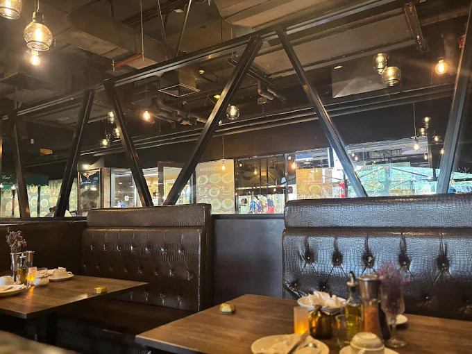 ZZ Italian-Thai Fusion Bangkok | Italian Thai Restaurant at The Street Ratchada photo 2